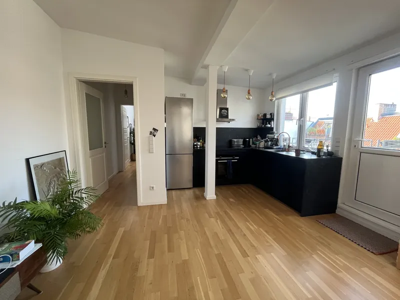 Über den Dächern von Friedrichshain: Lichtdurchflutete Top-Floor-Wohnung mit 2 Klimaanlagen! — photo 1